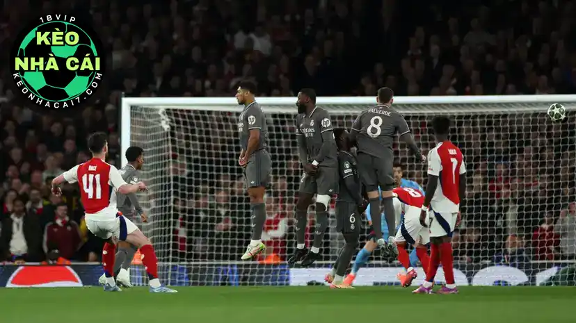Declan Rice thể hiện trình độ sút phạt tuyệt đỉnh