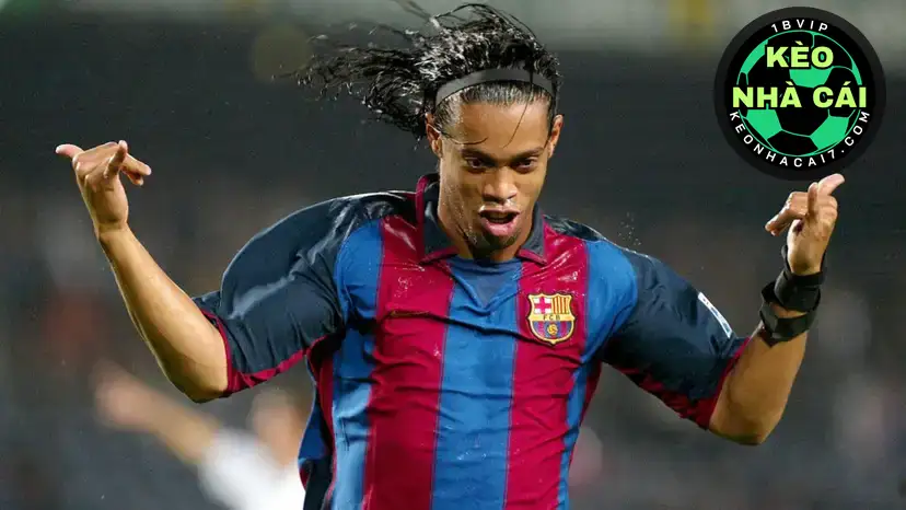 Ronaldinho là cựu ngôi sao của cả Barcelona và PSG